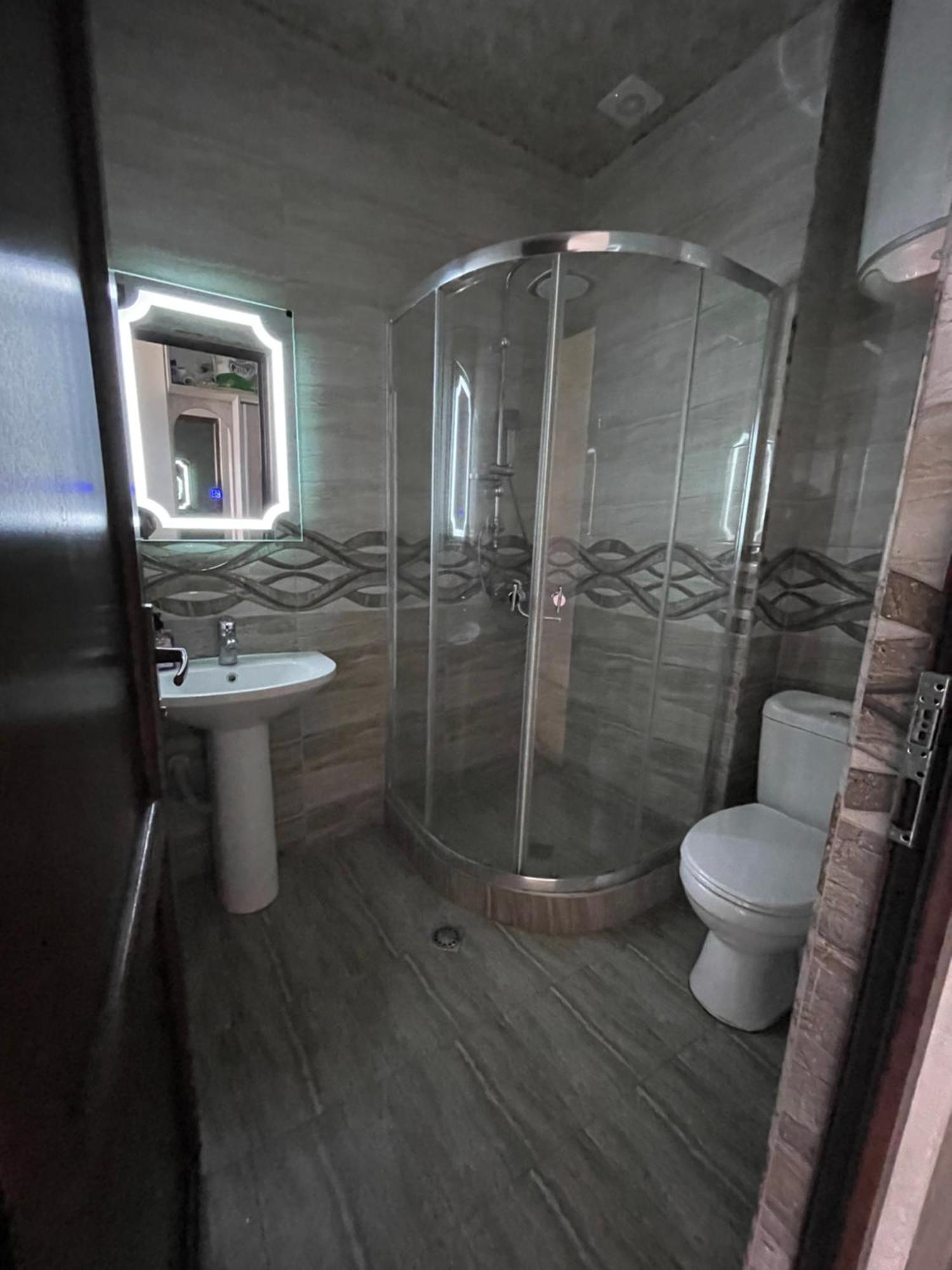 Roini Apartment Batumi Esterno foto