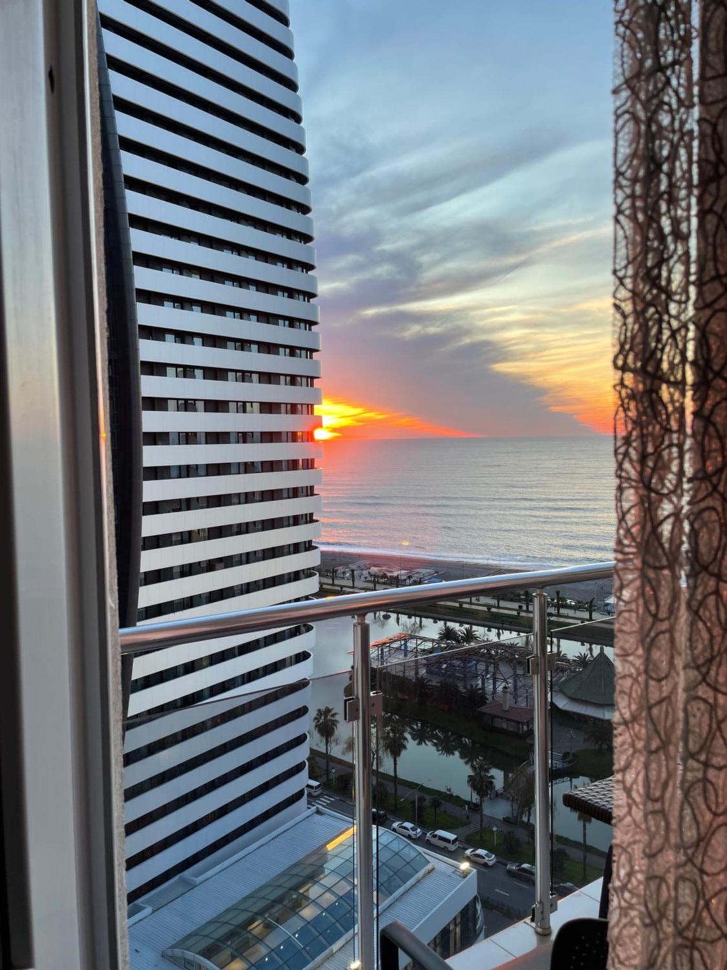 Roini Apartment Batumi Esterno foto