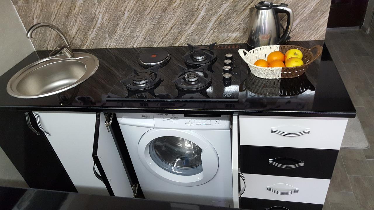 Roini Apartment Batumi Esterno foto