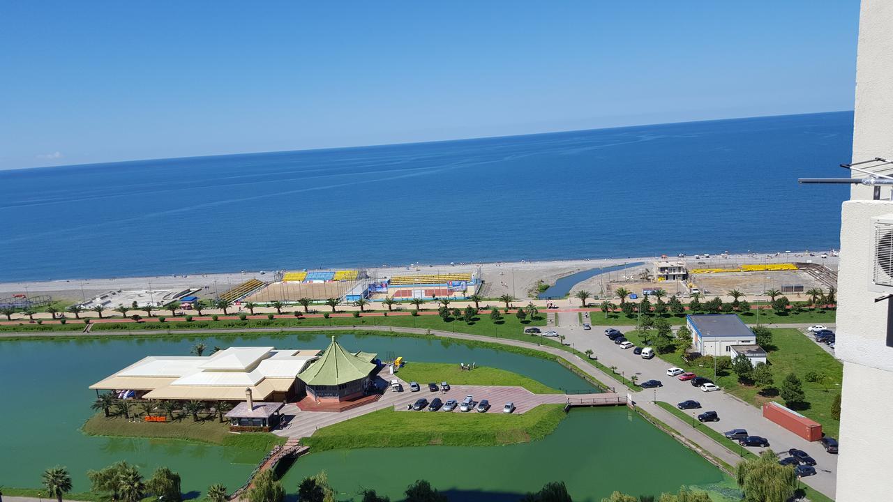Roini Apartment Batumi Esterno foto