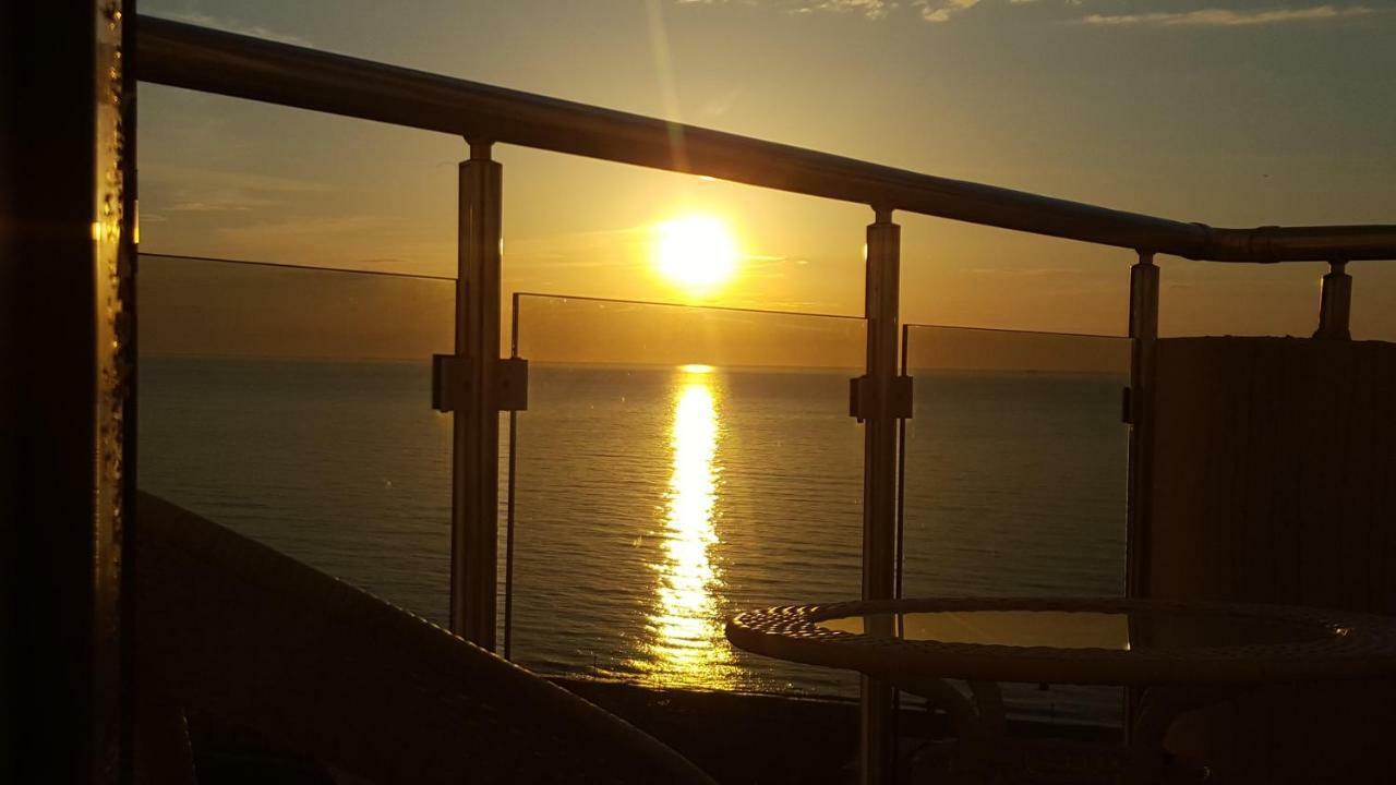 Roini Apartment Batumi Esterno foto